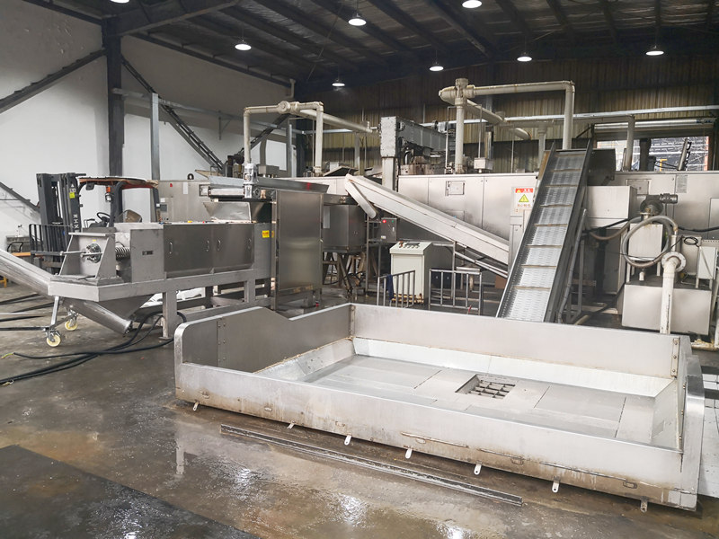 餐廚垃圾處理設(shè)備出來(lái)有機(jī)肥料生產(chǎn)線